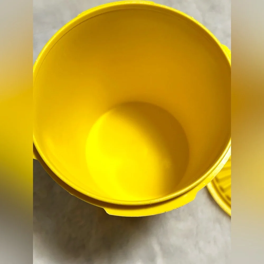 Vintage Tupperware Servalier Canister 811-9 W/ Lid 812-18 Yellow Harvest Gold